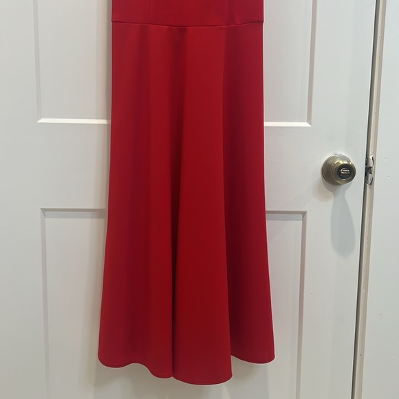 Eureka USA Elegant Red Off-Shoulder Gown size XS. - Picture 6 of 13